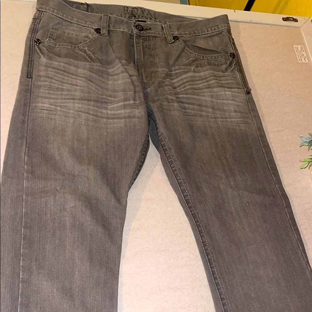 Gray Slim Fit Jeans with Modern Style
